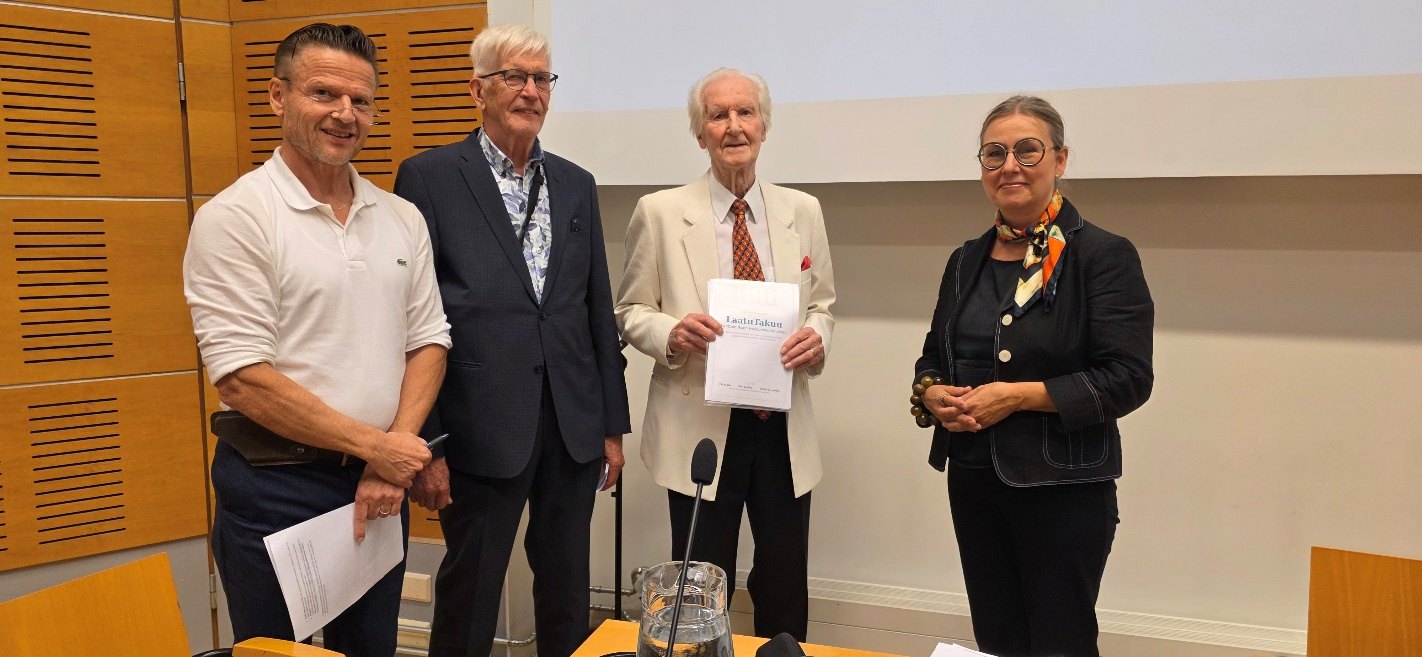 Kari Lehtola, Heikki K. Lyytinen, Erkki Aho ja Heidi Backman LaatuTakuu-aloitteen luovutustilaisuudessa 12.8.2026